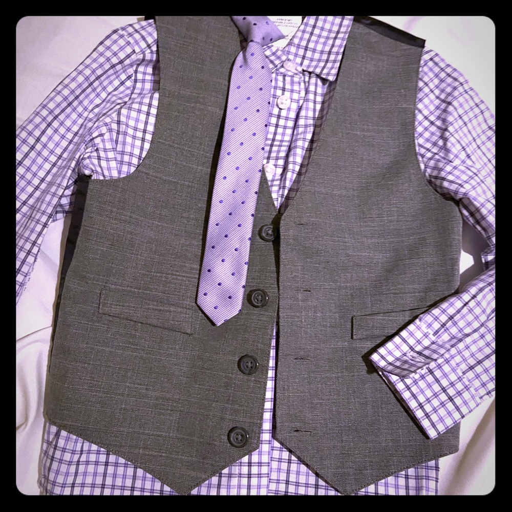 Boys 4 piece suit w clip on tie